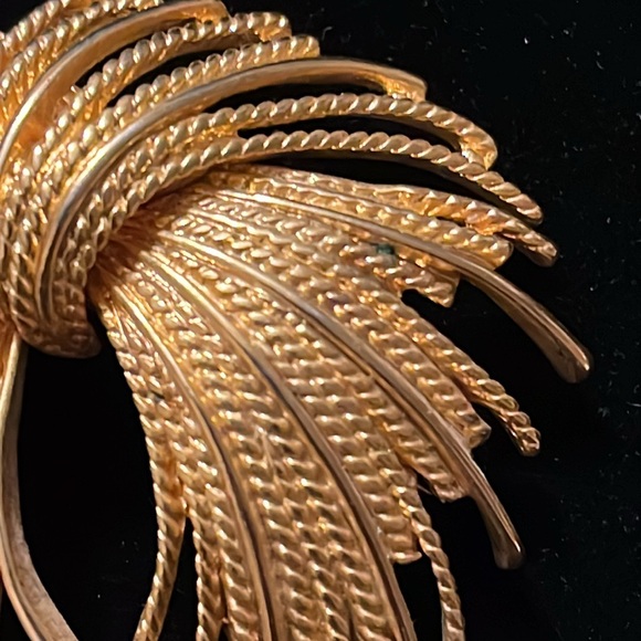 Gold Color Unique Design Brooch - Picture 10 of 16